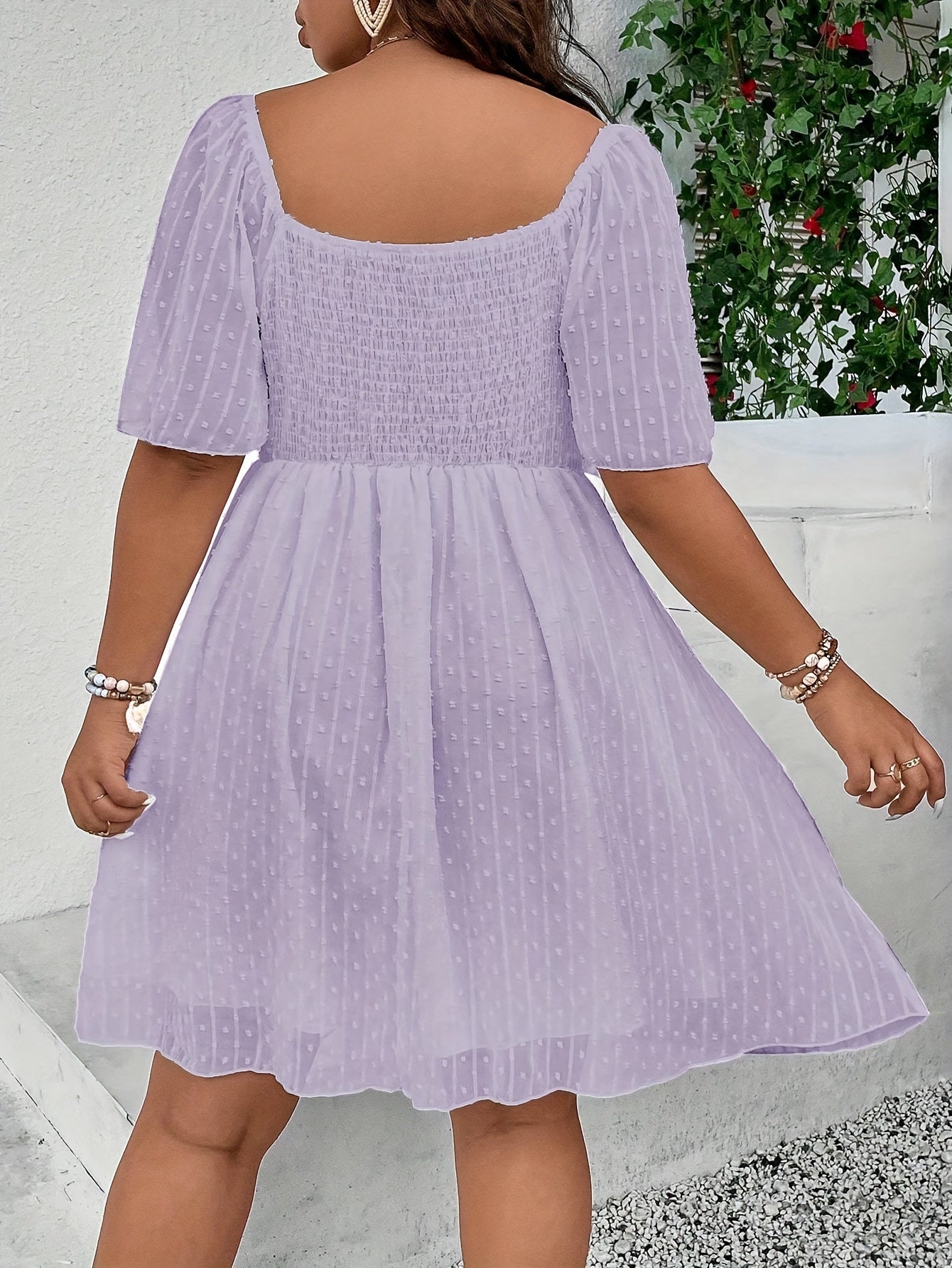 Plus-Size Sommerkleid – Elegantes Kleid mit Schweizer Punkten & Spitzenbesatz