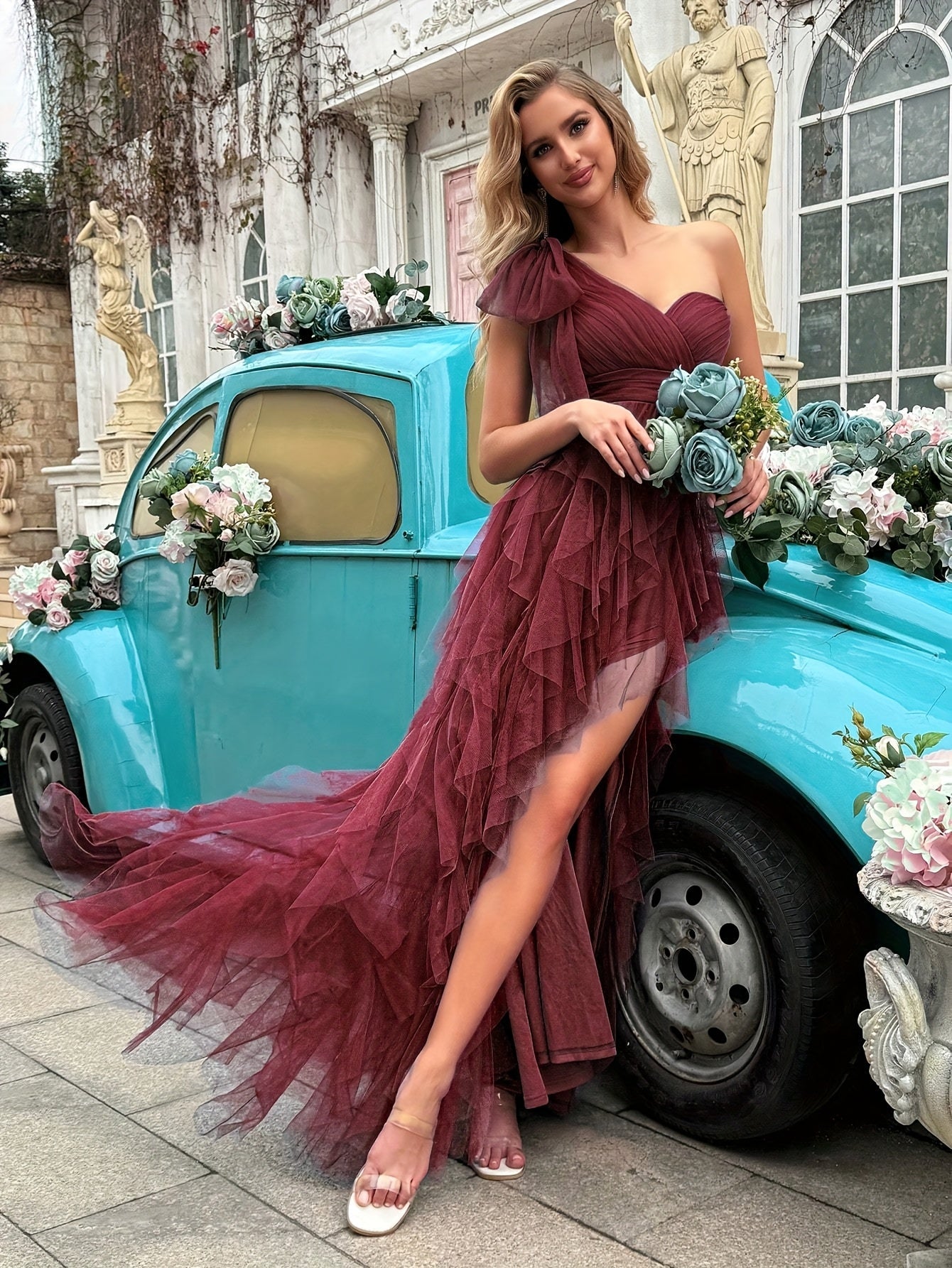Elegantes Ärmelloses Sommerkleid – Asymmetrische Nackenlinie, Hoher Vorder