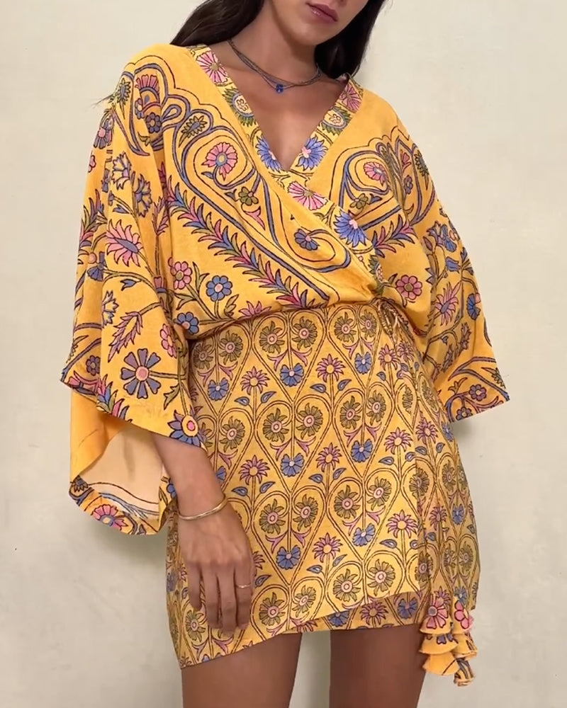 Lyca - Locker gewickeltes Minikleid mit V-Ausschnitt