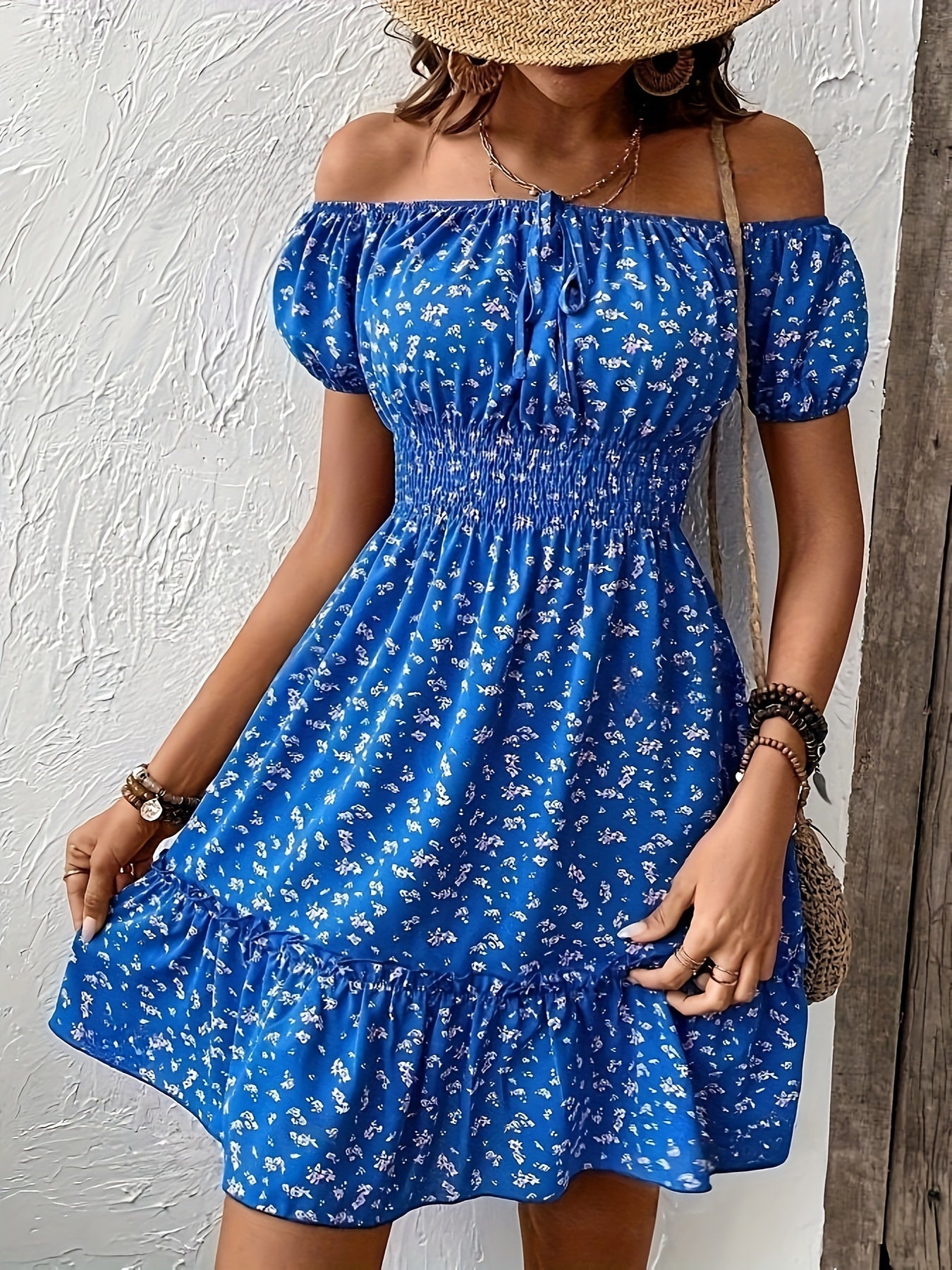 Schulterfreies Blumenkleid – Elegant mit geraffter Taille & Puffärmeln