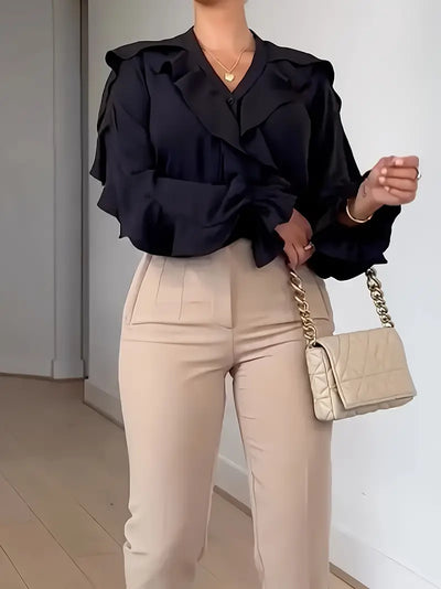 Elegante bluse mit rüschen am kragen und Ärmeln für damen