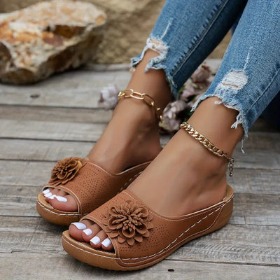 Pantolette Weiß Elegante Sandalen mit Blumen-Detail, Bequem & Leicht