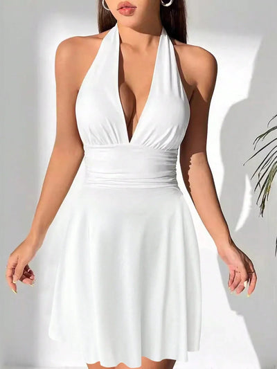 Minikleid mit Halterneck und Skater-Schnitt – Figurbetont & Feminin