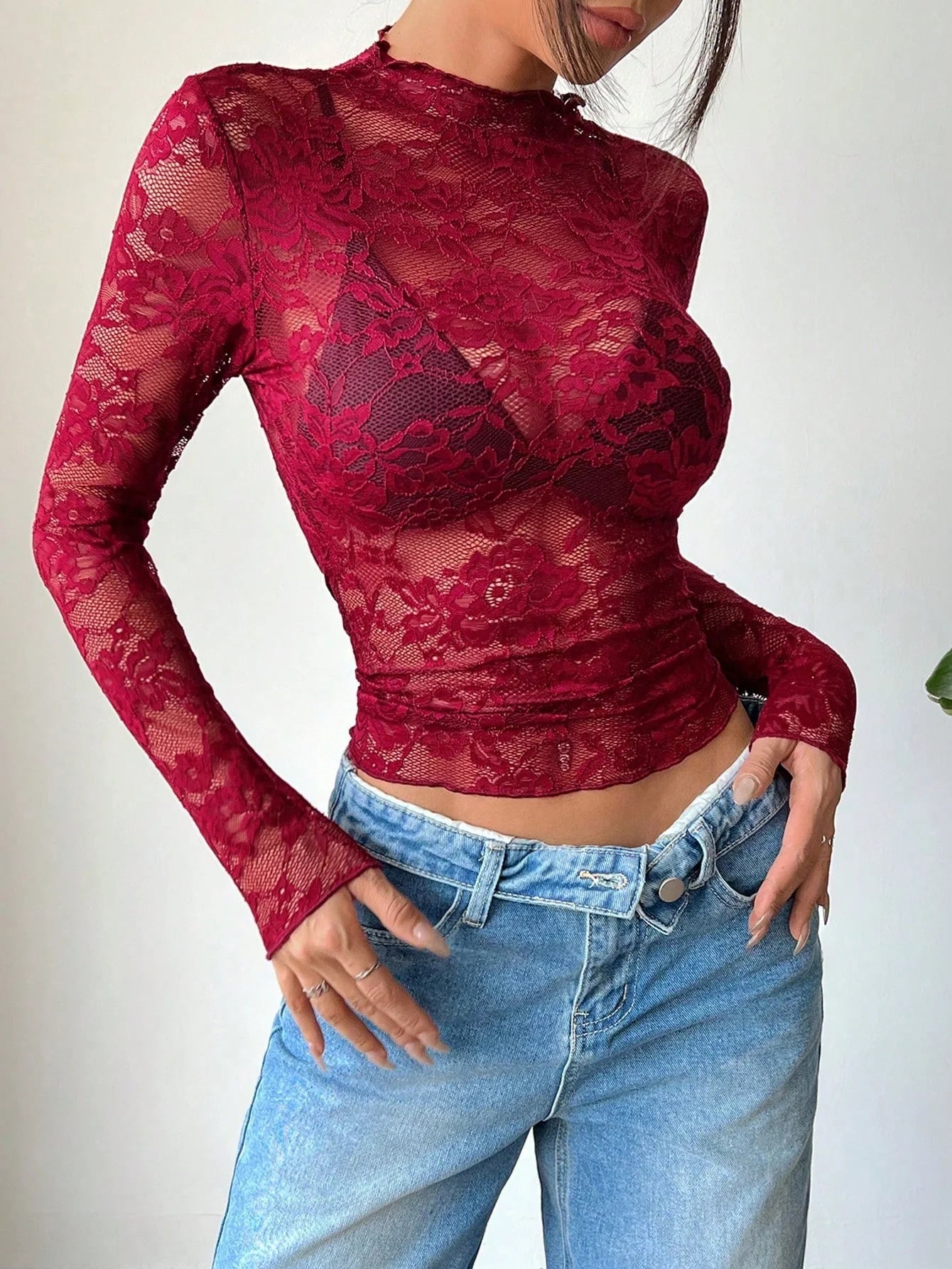 Cropped Spitzenbluse mit langen Ärmeln – Sexy, Transparent & Feminin