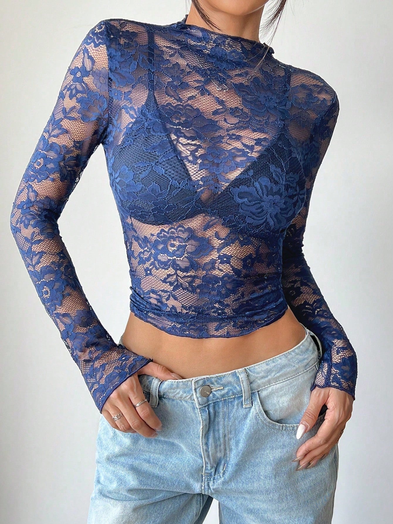 Cropped Spitzenbluse mit langen Ärmeln – Sexy, Transparent & Feminin