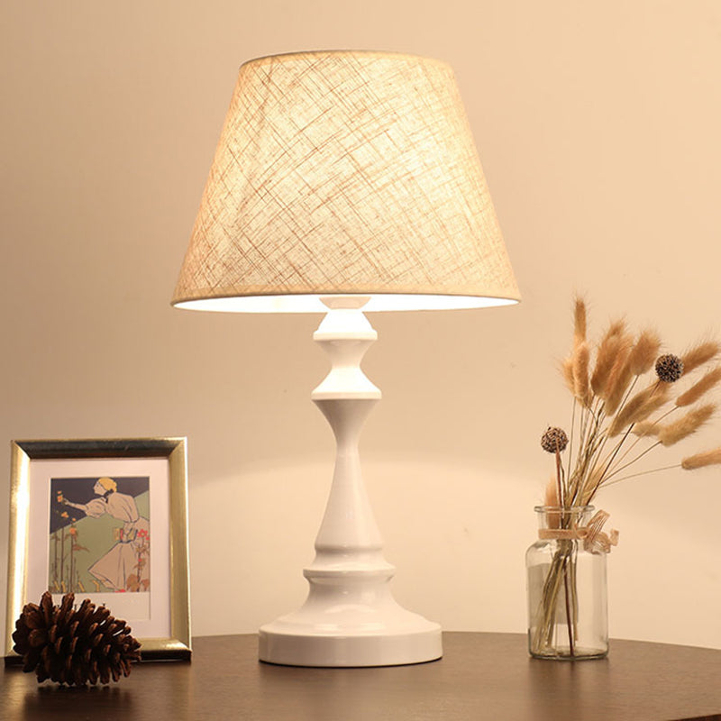 AetherGlow - Moderne Tischlampe