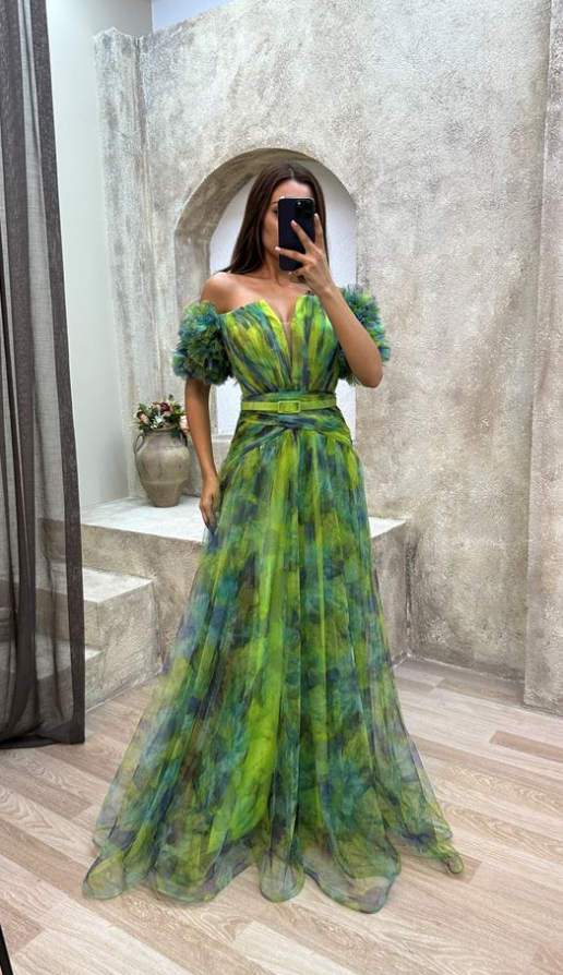 Adele - Tüll-Abendkleid mit V-Ausschnitt & transparenten Details