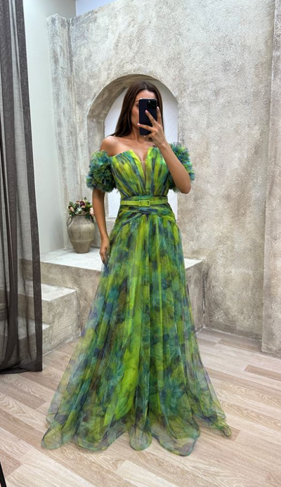 Adele - Tüll-Abendkleid mit V-Ausschnitt & transparenten Details