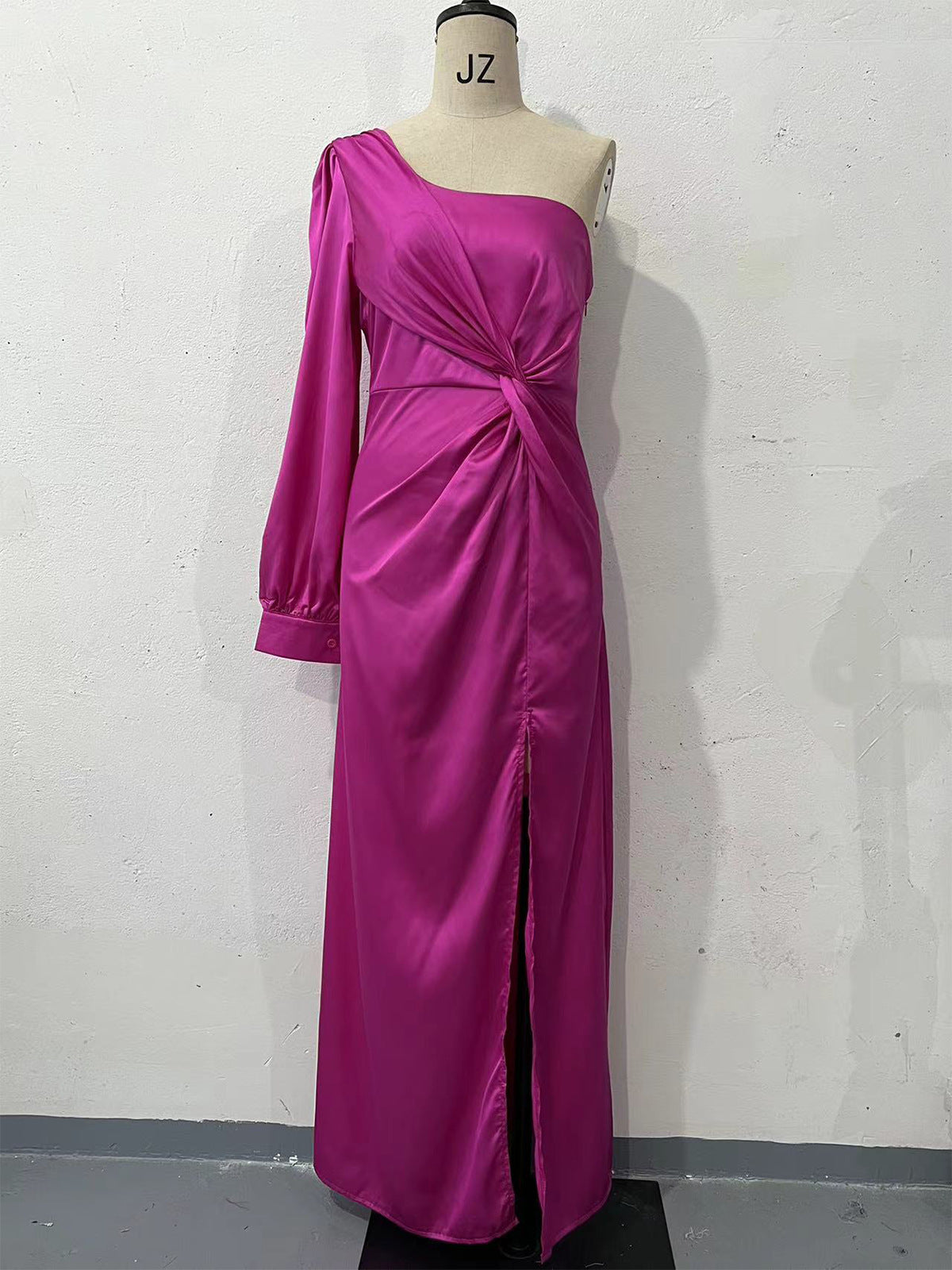 Mandy – Schulterfreies Abendkleid mit Schlitz