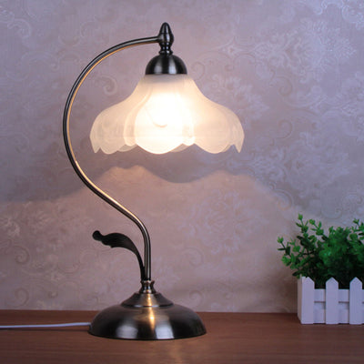 Veloura | Elegante Opalglas Tischlampe mit Vintage-Charme