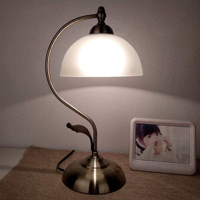 Veloura | Elegante Opalglas Tischlampe mit Vintage-Charme