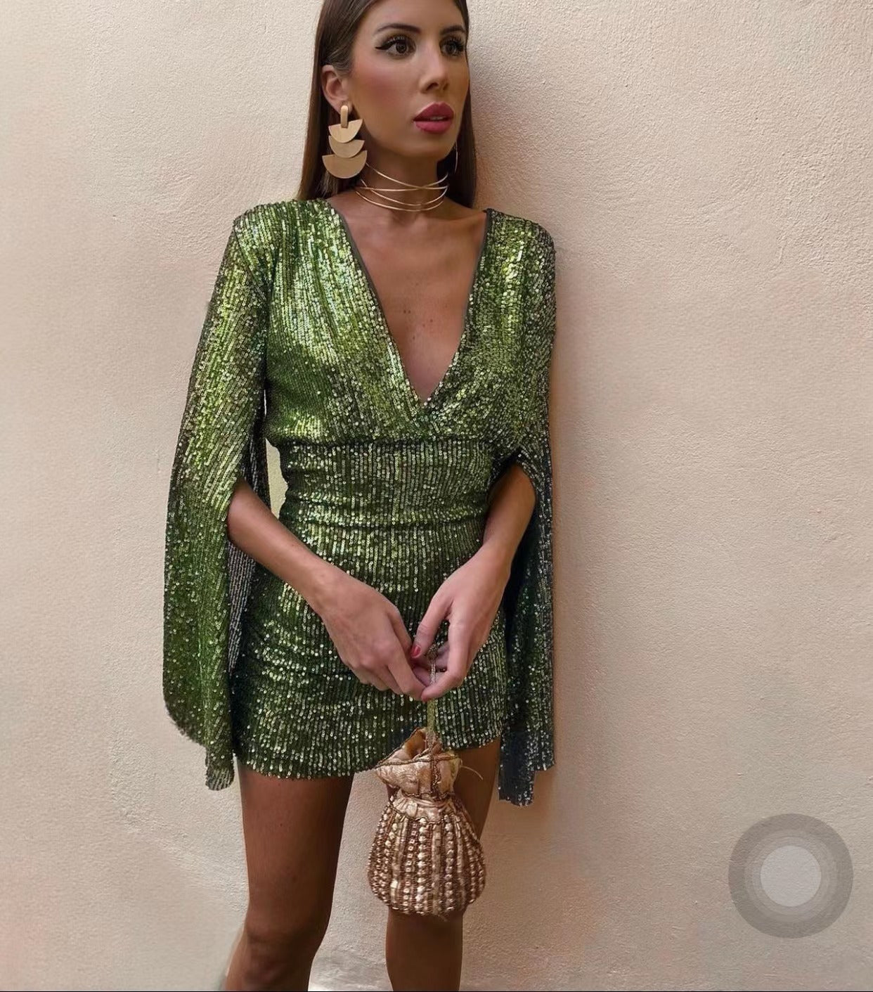 Imogen – Langarm-Kleid mit V-Ausschnitt und Taillenbetonung