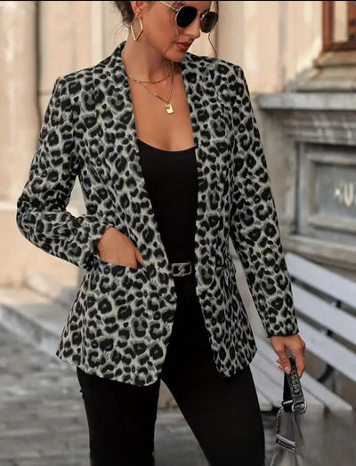 Joy – Leopard Print Damenjacke im Slim Fit