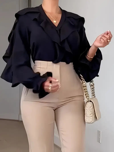 Elegante bluse mit rüschen am kragen und Ärmeln für damen