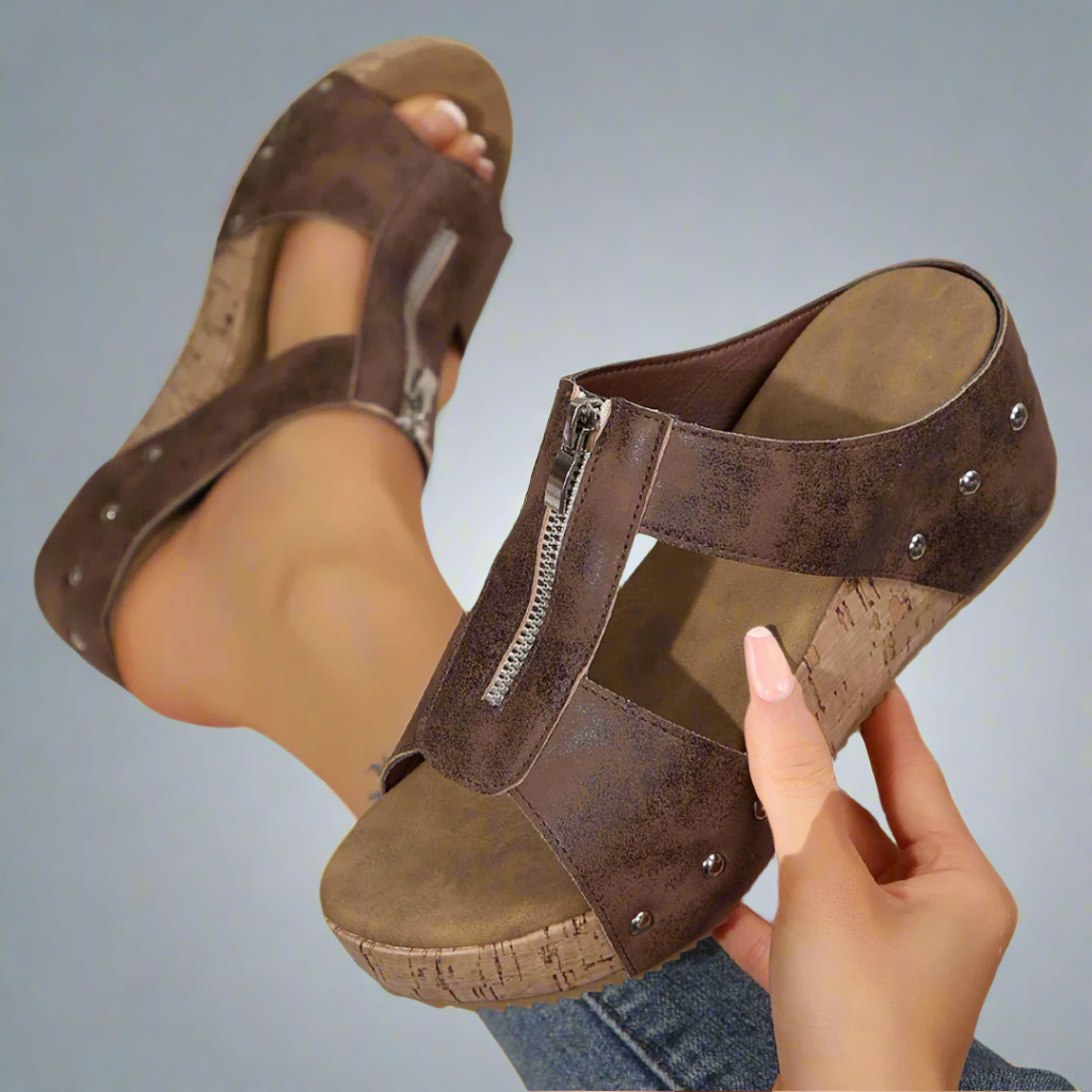 Alwine | Wedge Sandalen mit Klinken und dicker Sohle