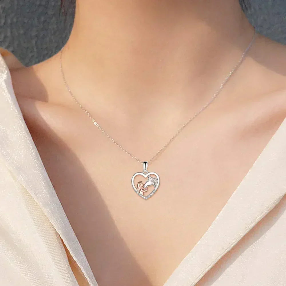 Hestekraft Herz-Halskette – Elegantes Geschenk für Pferdeliebhaber 1+1 Gratis