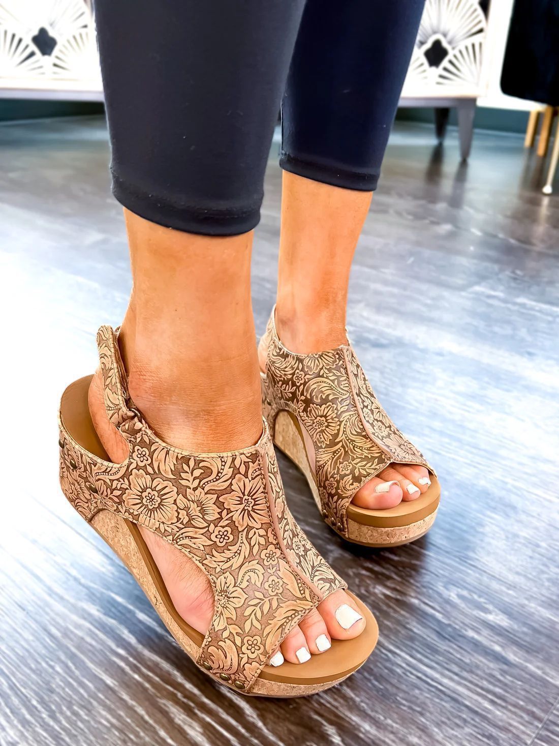 Nicola – Damen Keilsandaletten mit Nieten