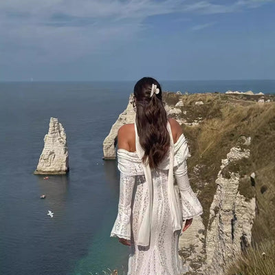 Lydia – Schulterfreies Kleid mit Glockenärmeln