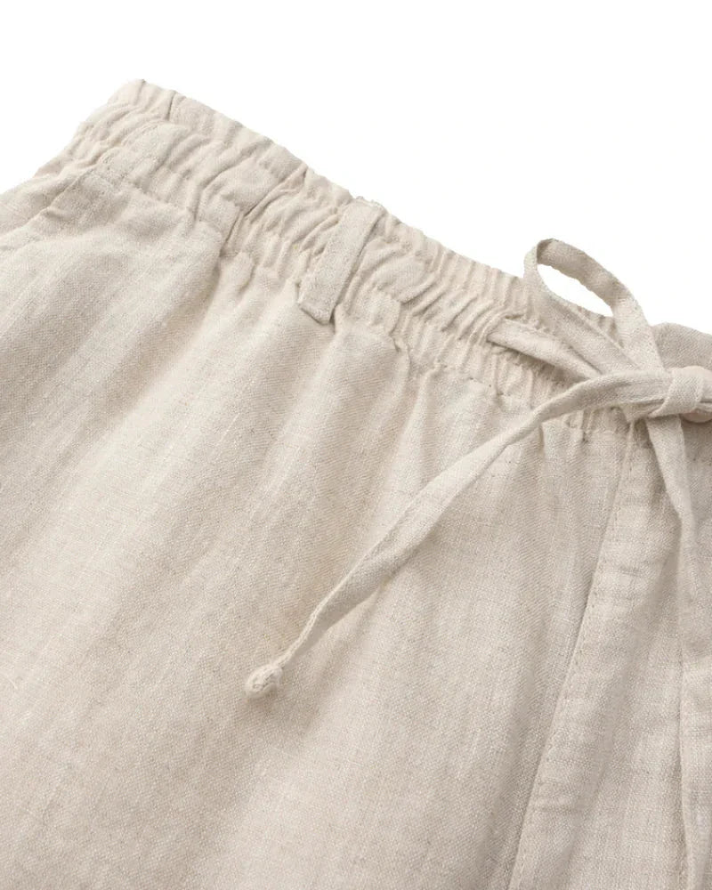 Austin | Sommer-Outfit mit Leinenhemd, Shorts & Sonnenbrille