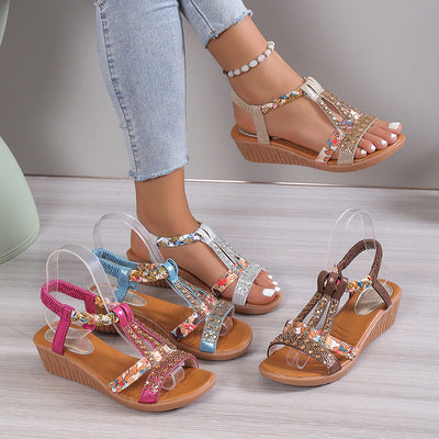 Harriet – Sommerliche Keilsandalen mit Strass und Peep-Toe