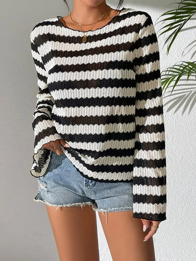 Dana - elegantes gestreiftes t-shirt mit ausschnitt und glockenärmeln für damen