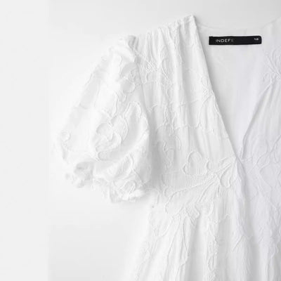 Tara – Fluffiges Kleid mit Stickerei