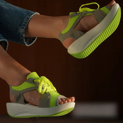 Trendige, bequeme und sommerlich leichte Damensandalen – Fergie