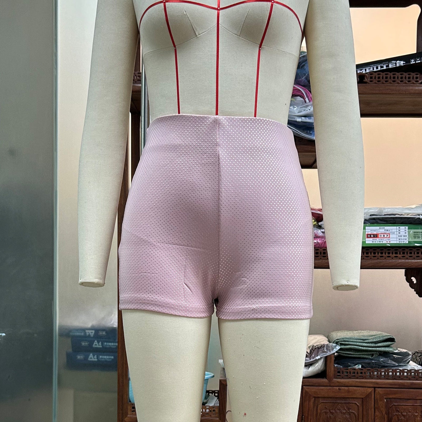 Helen – Glänzende Heiße Shorts für Damen