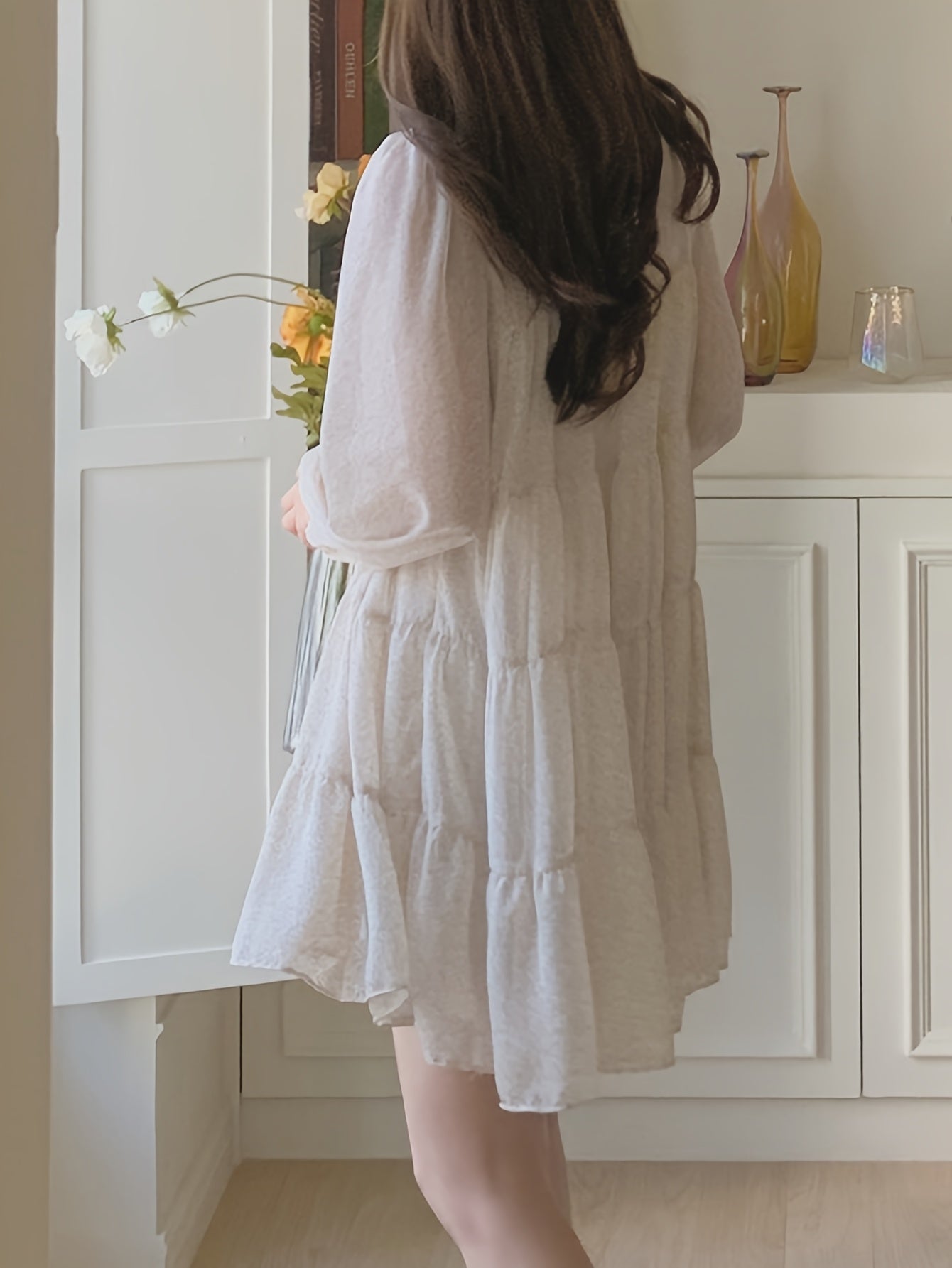 Elegantes Sommerkleid – Chiffon, Blumenmuster, V-Ausschnitt, Taillenbindung