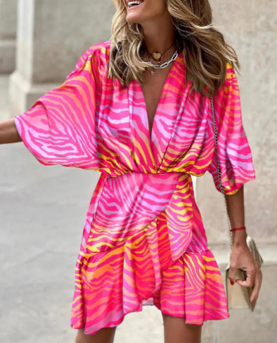 Charlotte – Kleid mit V-Ausschnitt und unregelmäßigem Saum für Damen