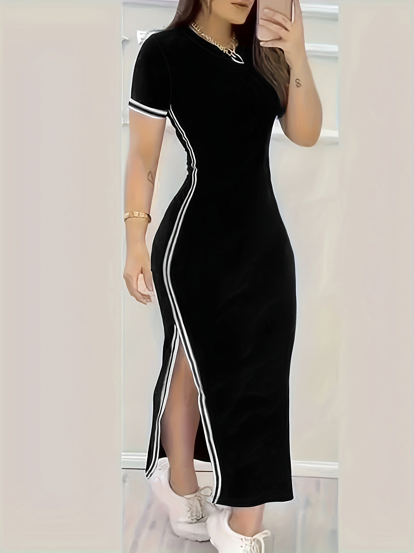 Elegantes Leibchen Kleid mit Kontrastsaum – Kurzarm & Figurbetont