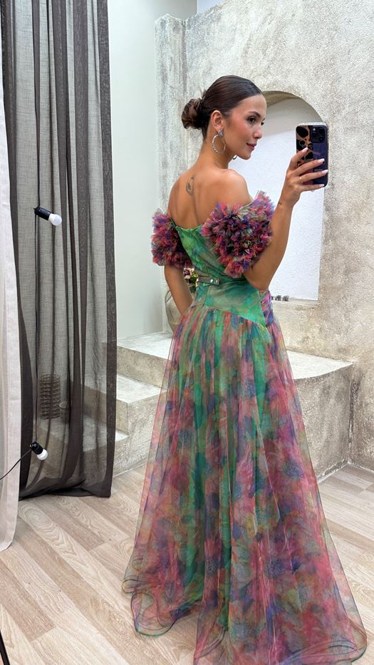 Carmel - Elegantes Maxikleid mit Gürtel und Rüschenärmeln