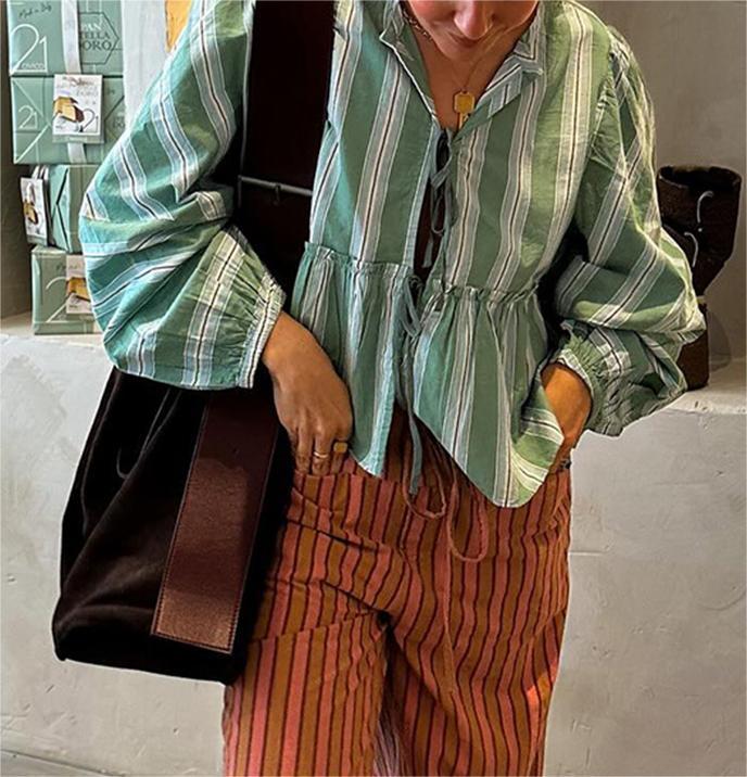 Anne – Gestreiftes Rüschentop mit Schnürung und Laternenärmeln