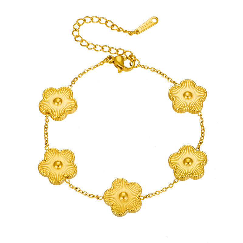 Katie – Goldbeschichtetes Blumenarmband aus Ketten