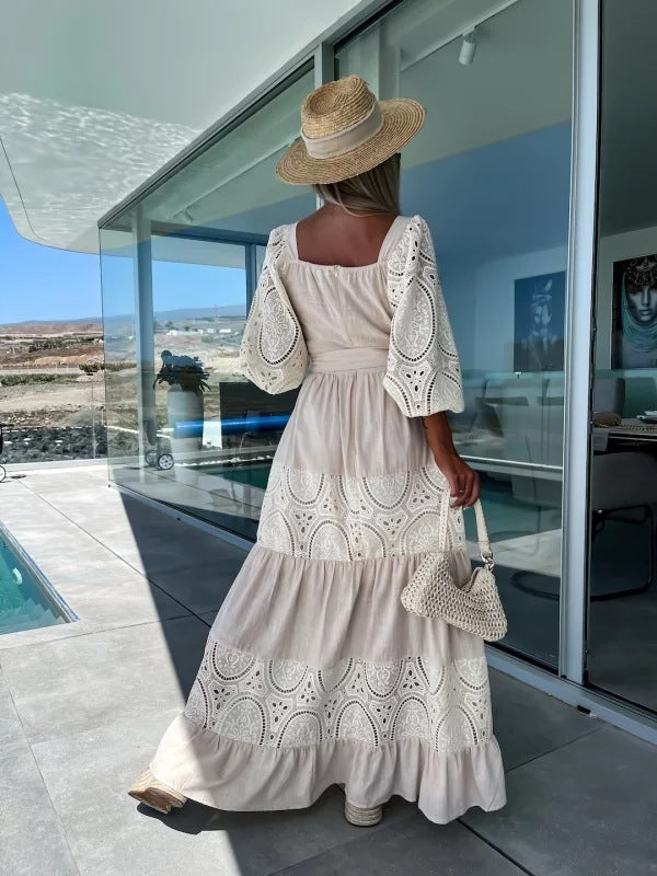 Sandra – Lässiges Kleid mit Spitzenbesatz und Taillenbindung