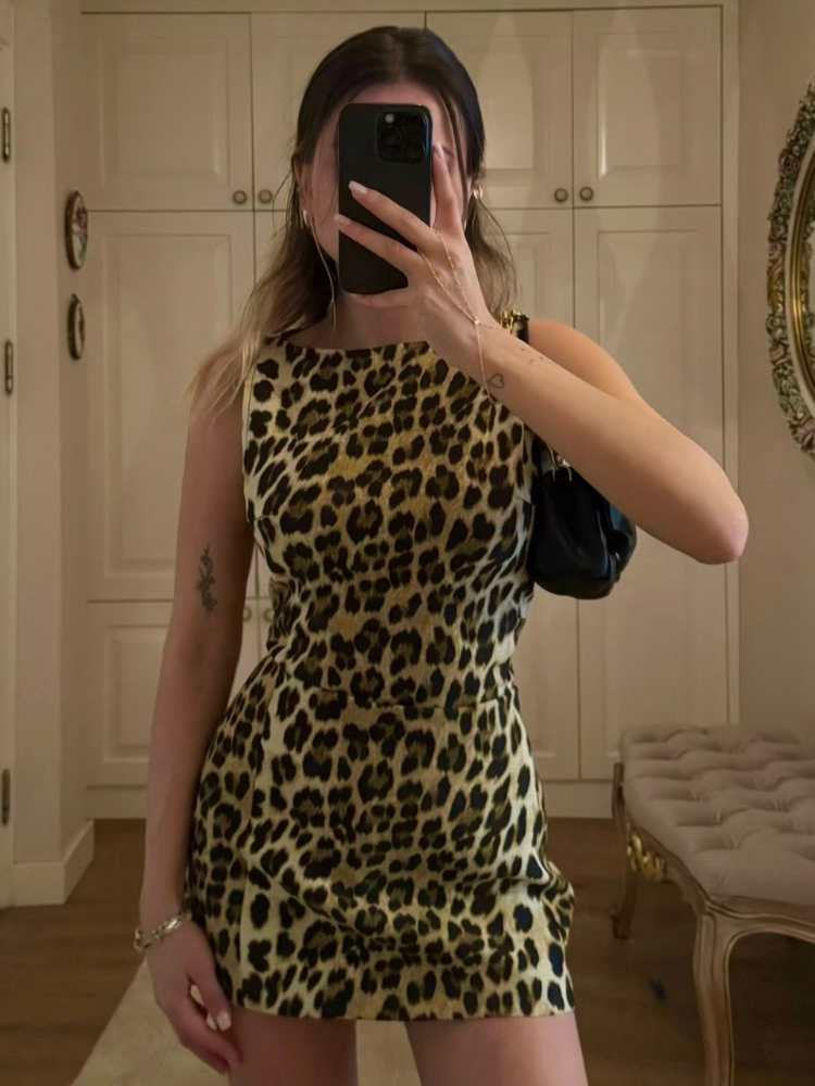 Leopardenprint Mini-Kleid – Ärmellos, Stretch, Hoher Kragen