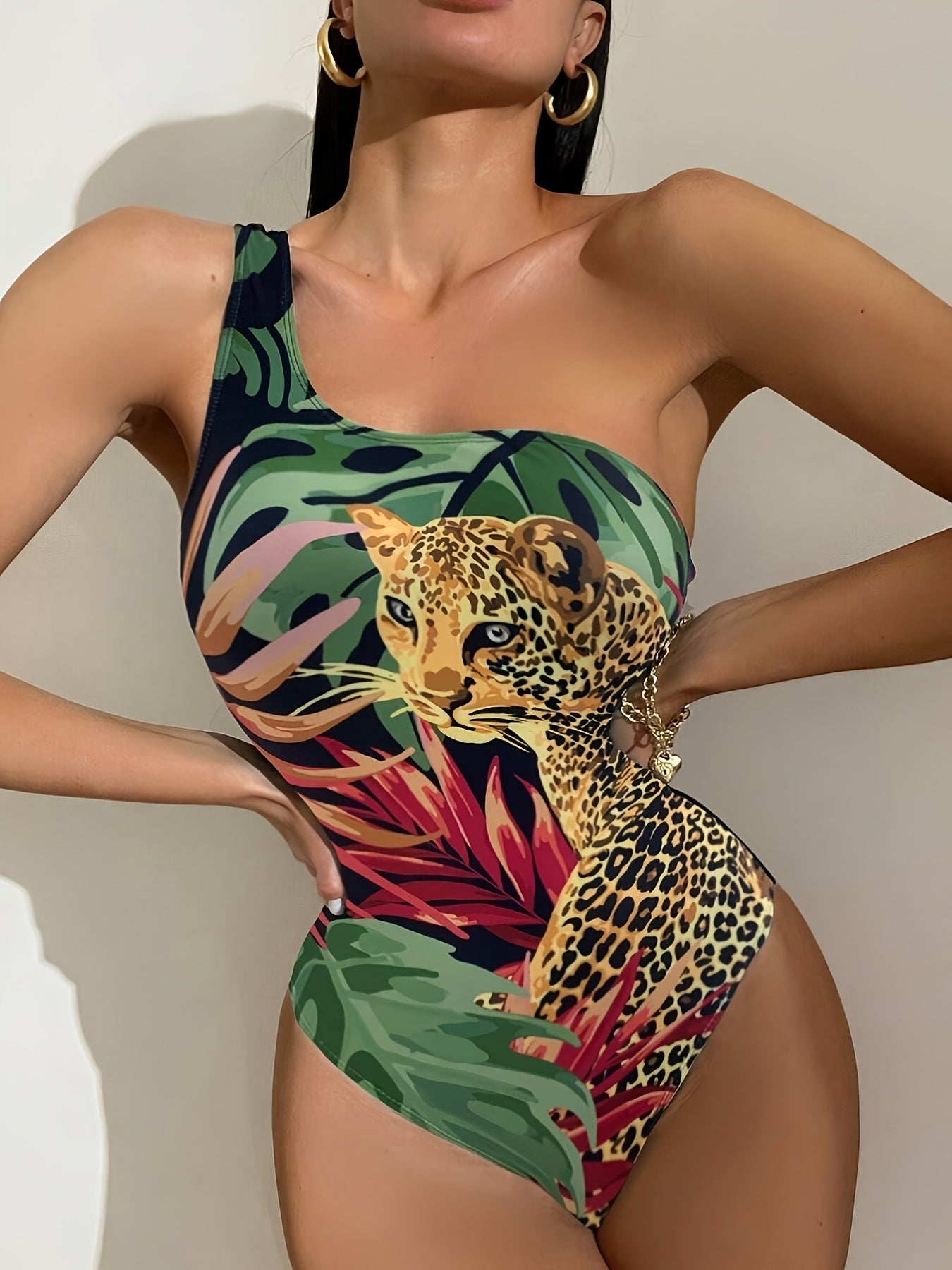 Leoparden-Badeanzug – Einteiler mit tropischem Print & Schulterdetail
