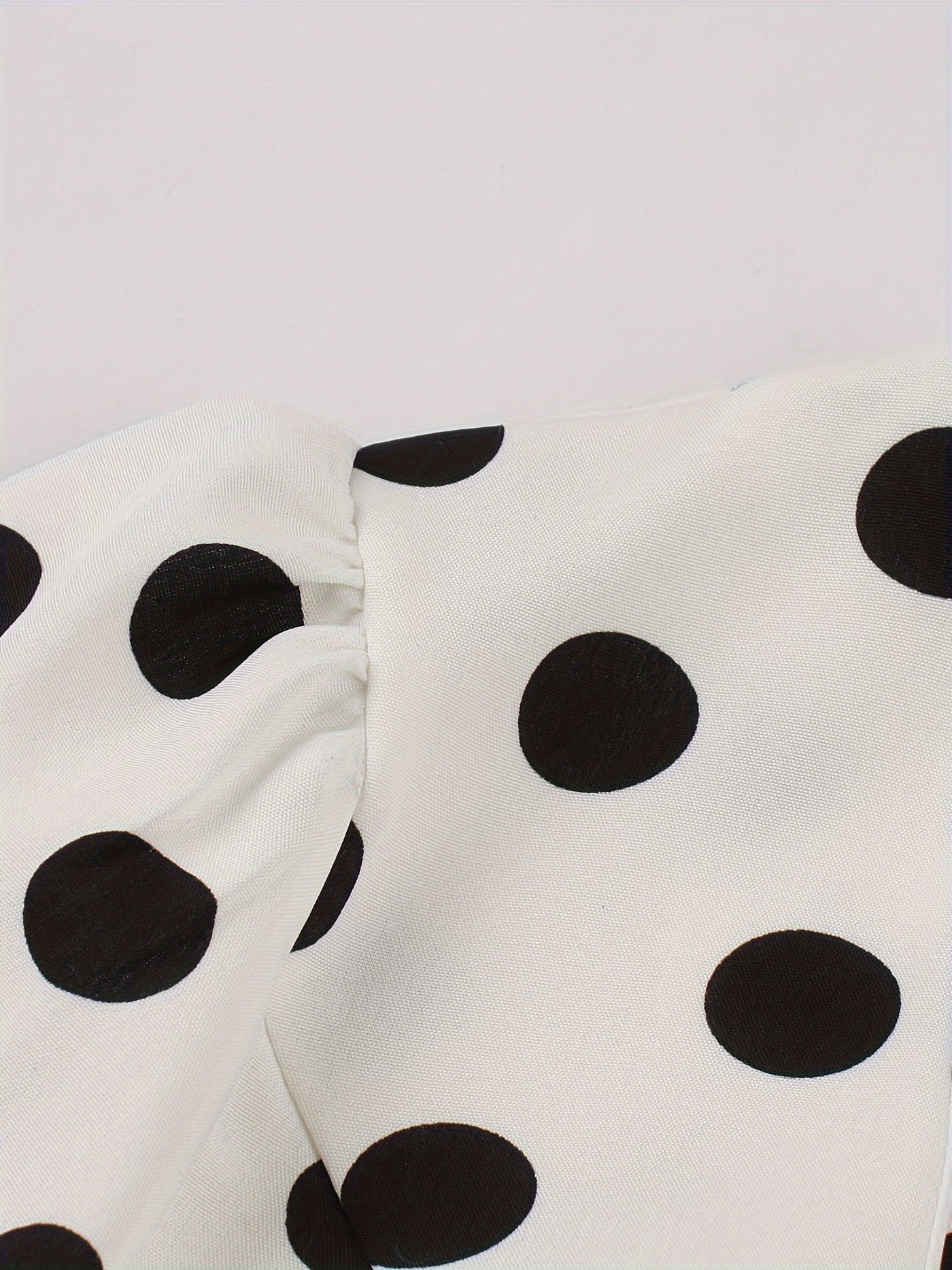 Elegantes Polka-Dot-Sommerkleid – Karree-Ausschnitt, Kurzarm, Figurschmeichelnd