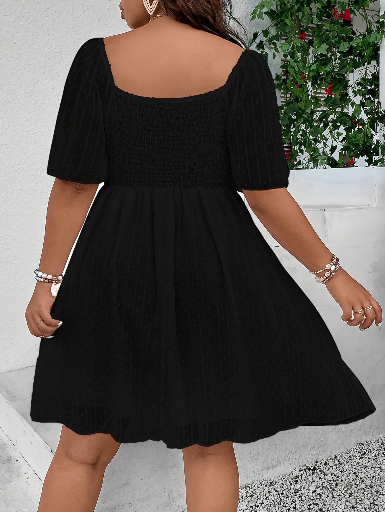 Plus-Size Sommerkleid – Elegantes Kleid mit Schweizer Punkten & Spitzenbesatz