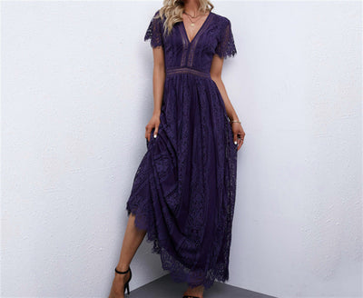 Rose – Spitzenkleid mit Kurzen Ärmeln und Langem Schnitt