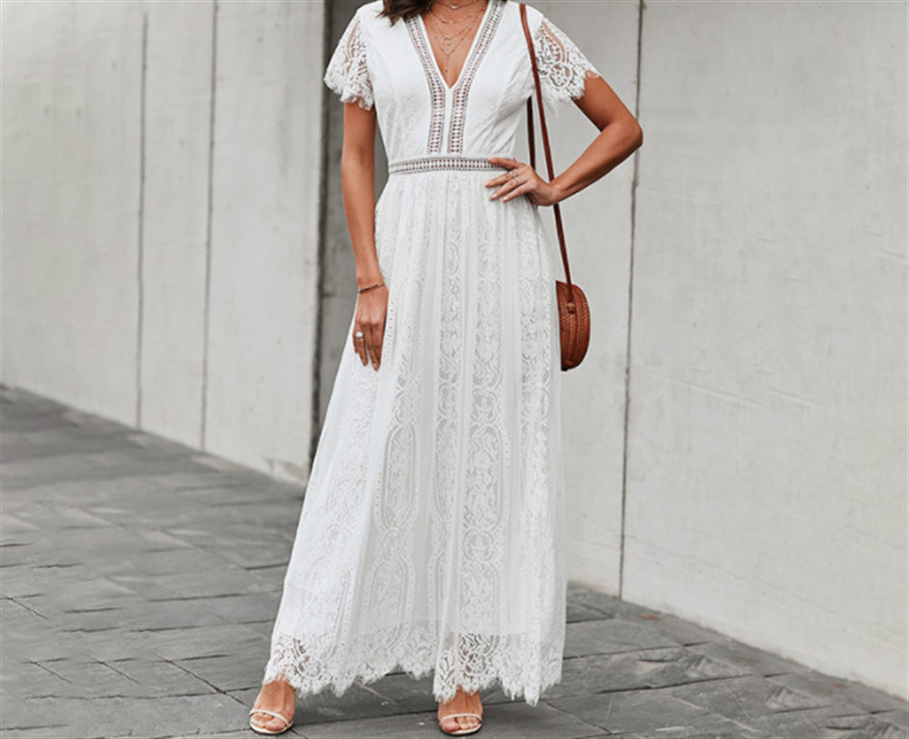 Rose – Spitzenkleid mit Kurzen Ärmeln und Langem Schnitt