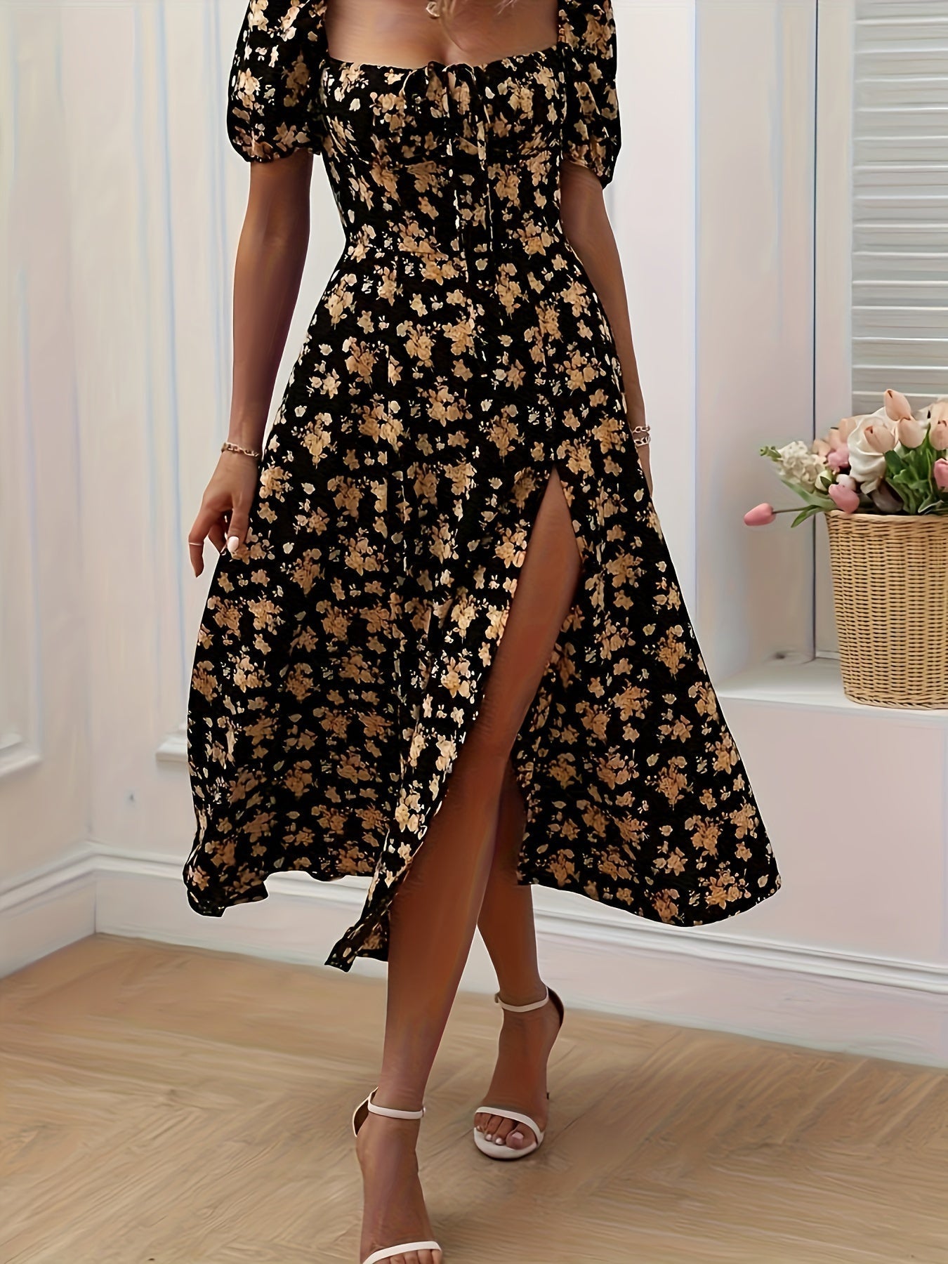 Elegantes Blumen-Maxikleid – Hoher Schlitz, Kurzarm, Sommerkleid