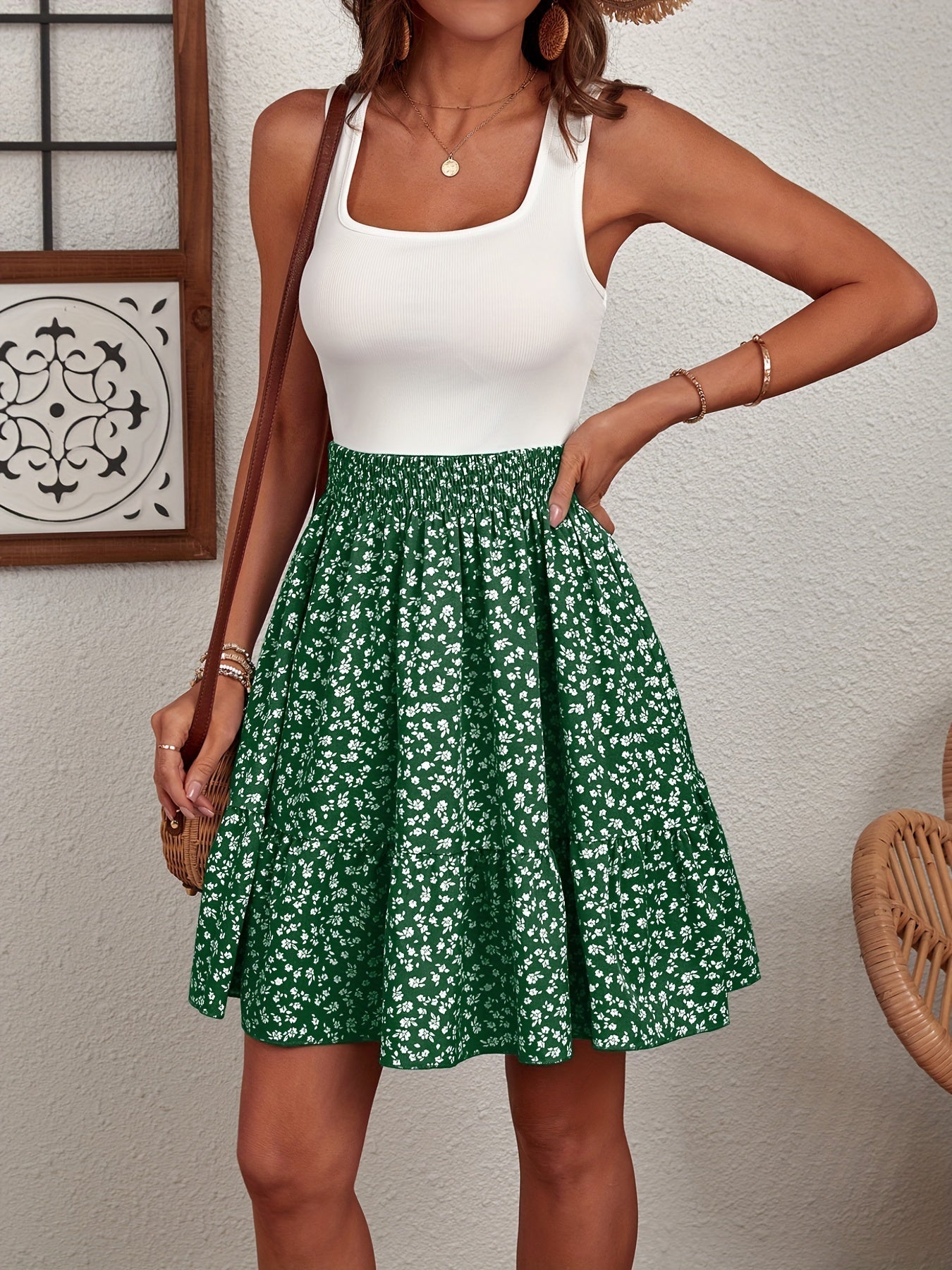 Ärmelloses Blumenkleid – Tailliert, V-Ausschnitt, luftig & elegant für Frühling & Sommer