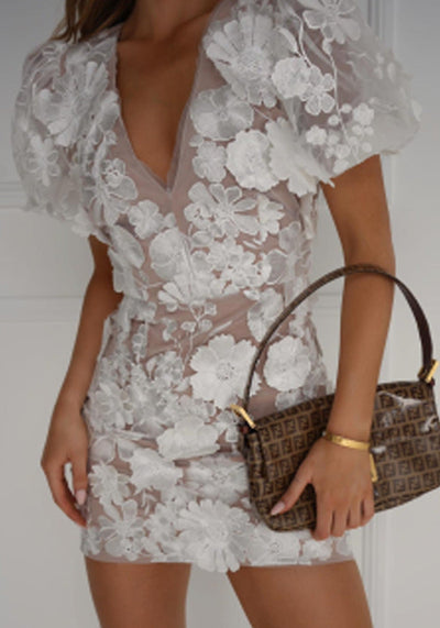 Claire – Elegantes Damenkleid mit Dreidimensionalem Blumenmuster