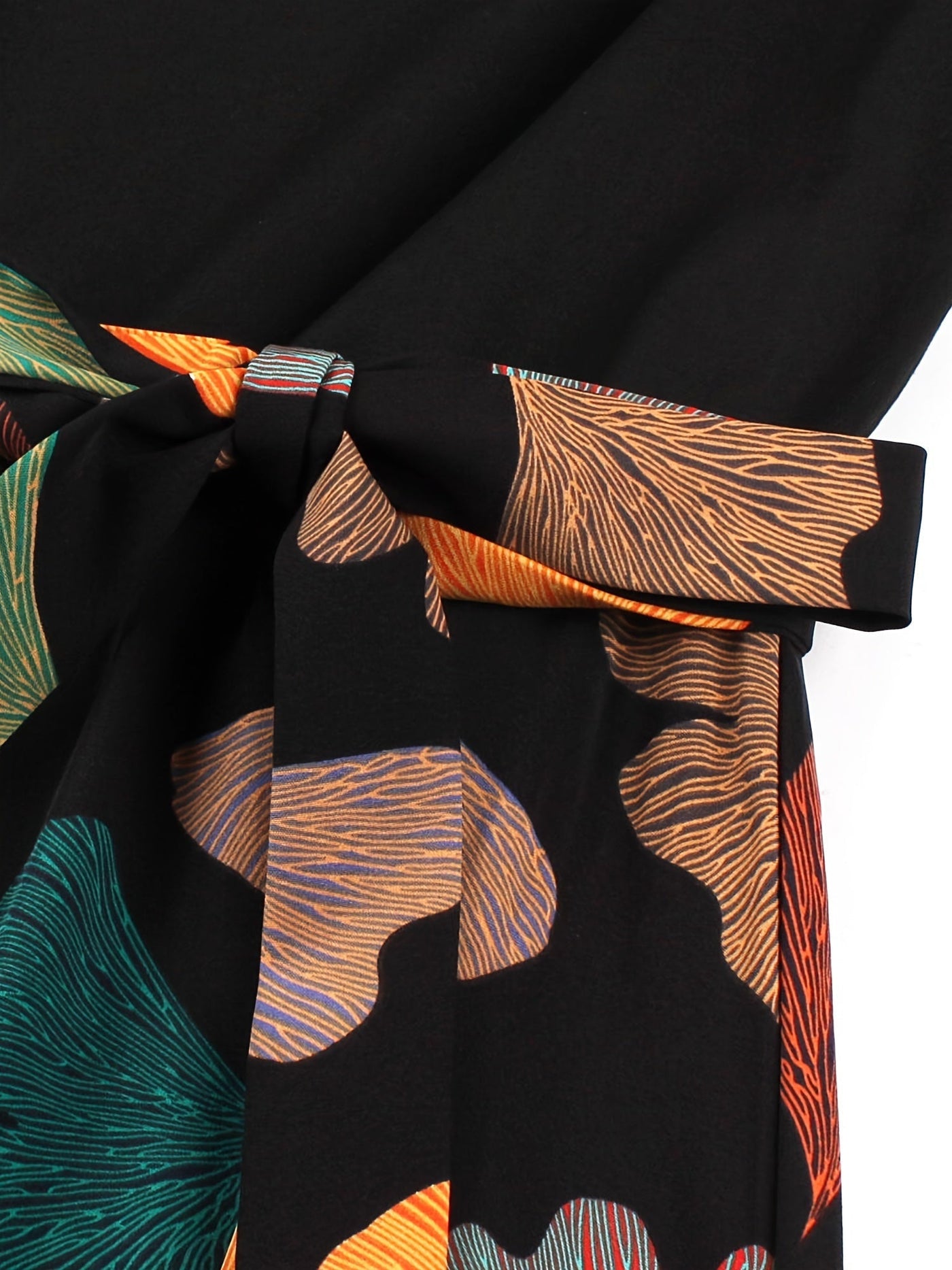 Elegantes Sommerkleid mit Blumendruck – Kurzarm, Rundhalsausschnitt, taillierter