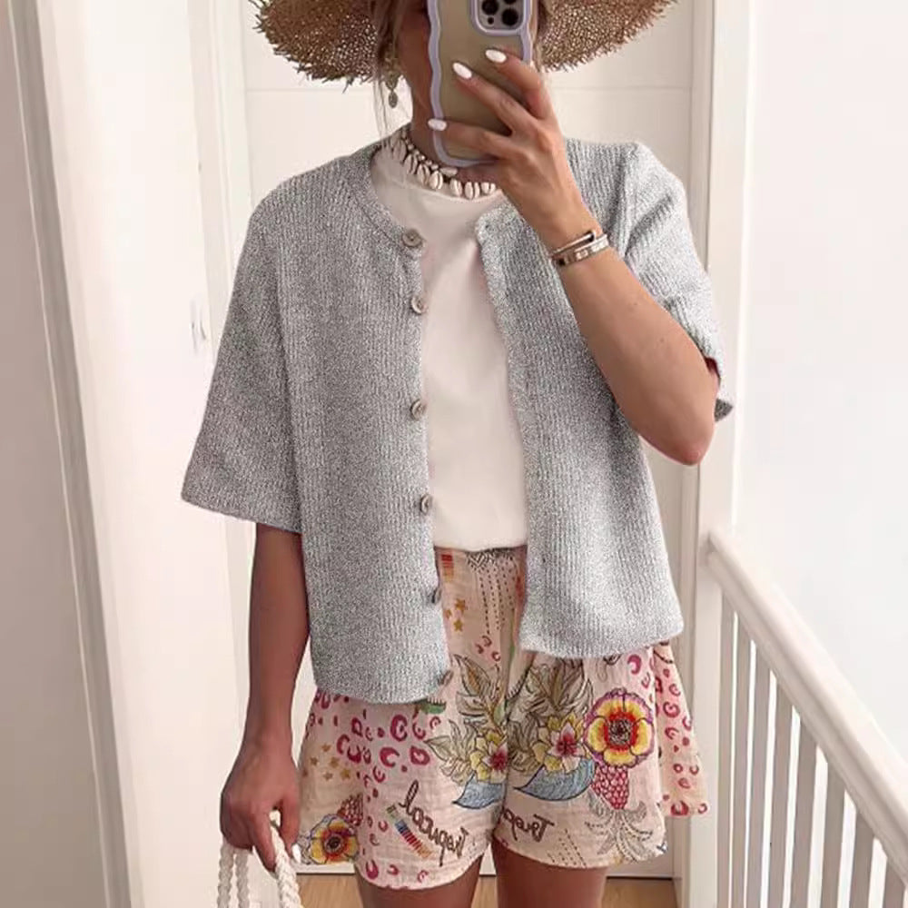 Amy – Strickjacke mit halboffenem Kragen und Knöpfen