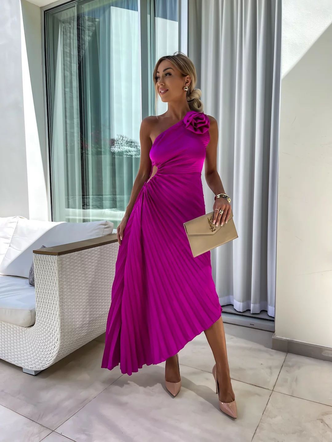 Damen One-Shoulder Plissee Cocktailkleid mit Blumenapplikation – Elegantes Abendkleid für besondere Anlässe