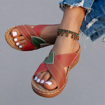 Nina | Handgefertigte Wedgesandalen aus Premium-Material