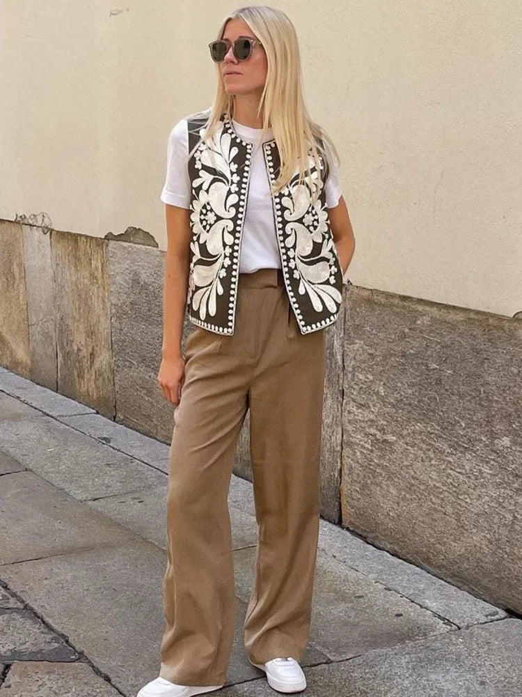 Ärmellose Weste mit floralen Stickereien für Eleganz