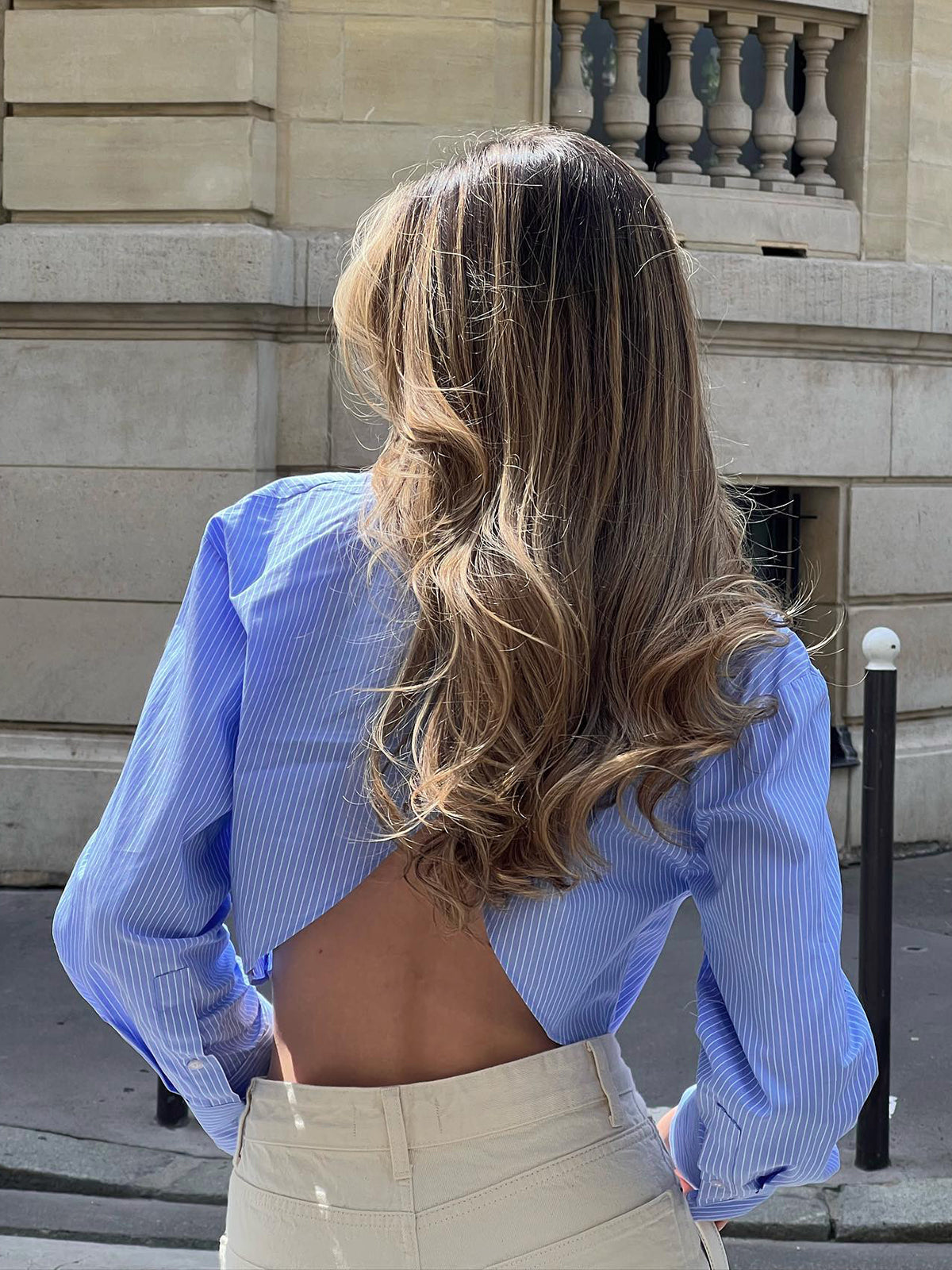 Gestreifte cropped Damenbluse in Hellblau – Modern & Chic